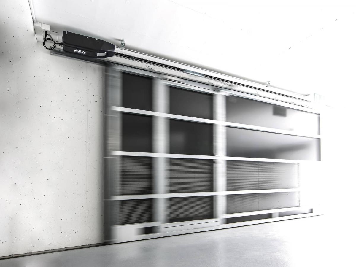 Industrial sliding gate